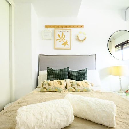 Estudio Con Parking Teatinos Malaga Living Экстерьер фото