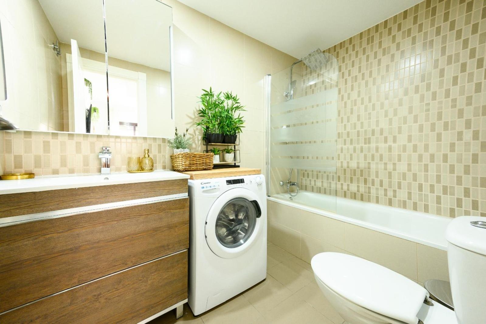 Estudio Con Parking Teatinos Malaga Living Экстерьер фото